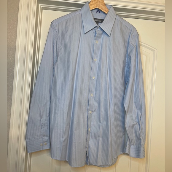 Kenneth Cole Reaction light blue slim fit button down! - Picture 1 of 4
